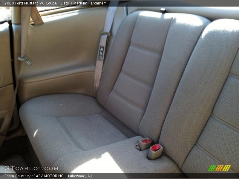 Black / Medium Parchment 2000 Ford Mustang V6 Coupe