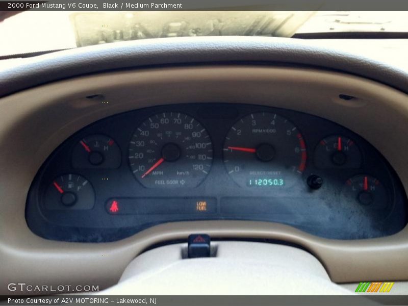Black / Medium Parchment 2000 Ford Mustang V6 Coupe