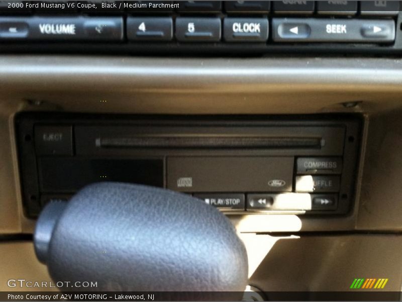 Black / Medium Parchment 2000 Ford Mustang V6 Coupe