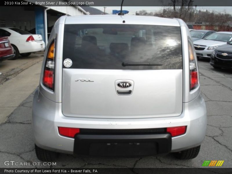 Bright Silver / Black Soul Logo Cloth 2010 Kia Soul +