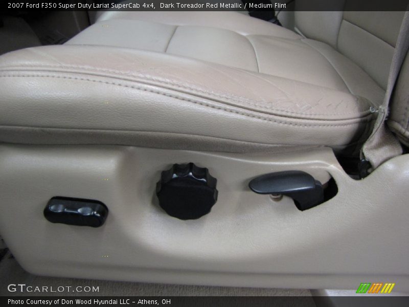 Front Seat of 2007 F350 Super Duty Lariat SuperCab 4x4