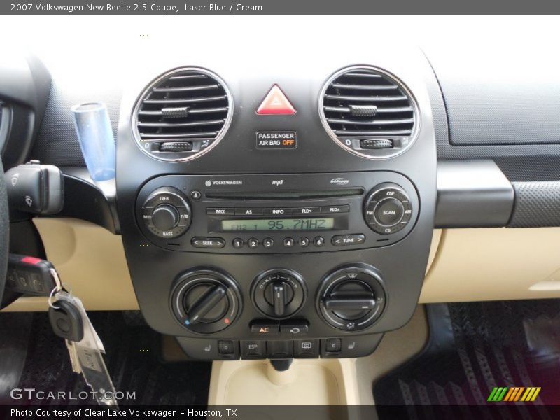 Controls of 2007 New Beetle 2.5 Coupe