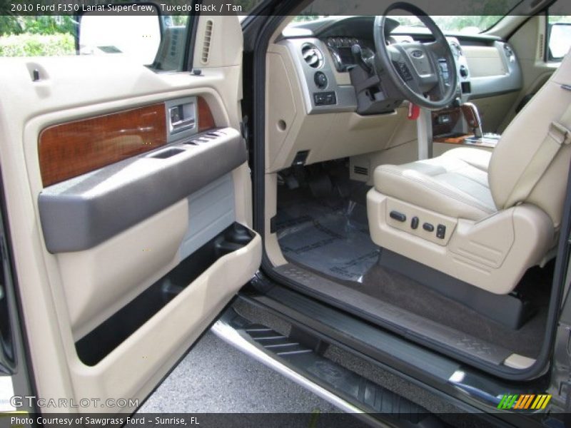 Tuxedo Black / Tan 2010 Ford F150 Lariat SuperCrew