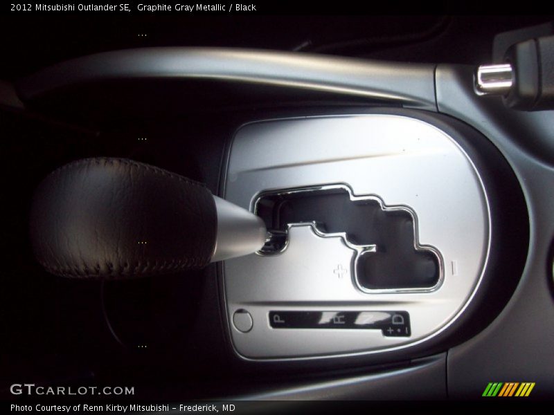 Graphite Gray Metallic / Black 2012 Mitsubishi Outlander SE
