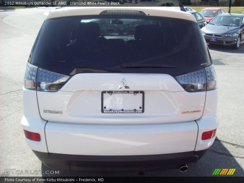 Diamond White Pearl / Black 2012 Mitsubishi Outlander SE AWD