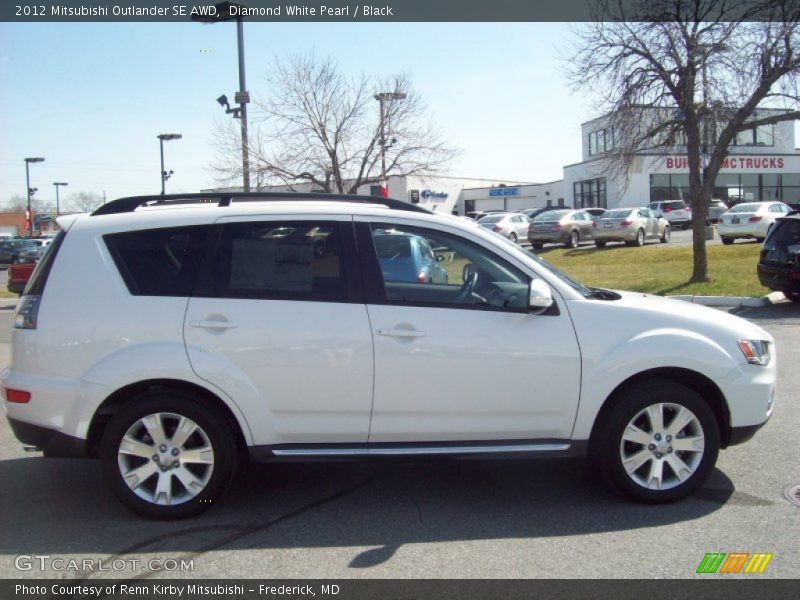 Diamond White Pearl / Black 2012 Mitsubishi Outlander SE AWD
