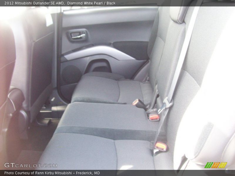Diamond White Pearl / Black 2012 Mitsubishi Outlander SE AWD