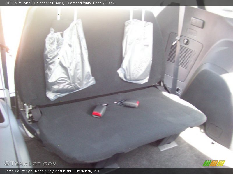 Diamond White Pearl / Black 2012 Mitsubishi Outlander SE AWD