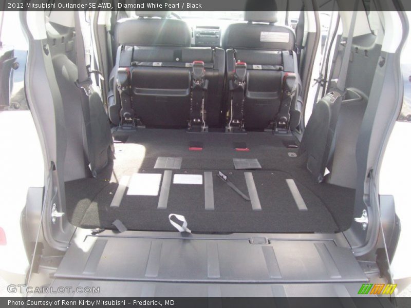 Diamond White Pearl / Black 2012 Mitsubishi Outlander SE AWD
