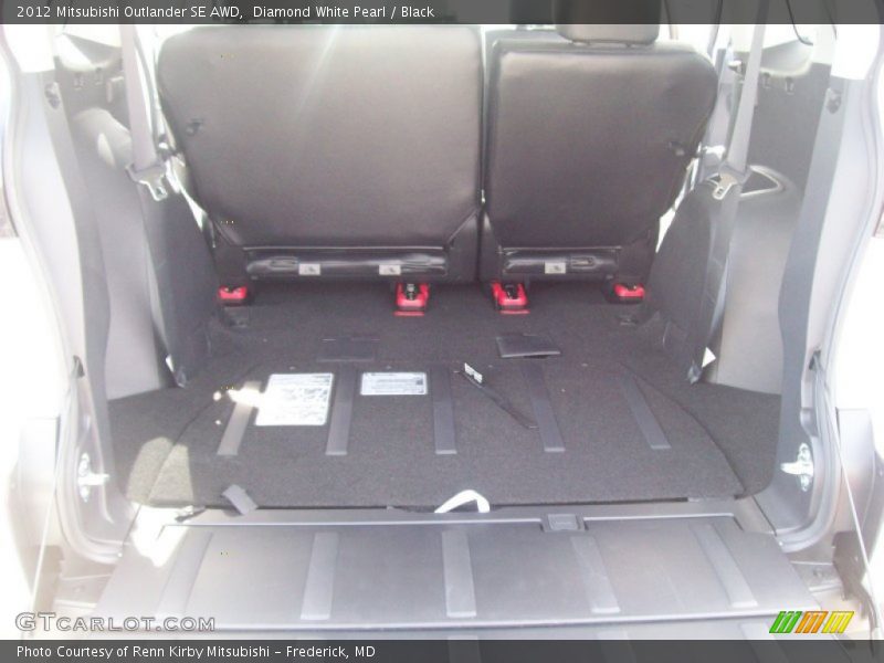 Diamond White Pearl / Black 2012 Mitsubishi Outlander SE AWD