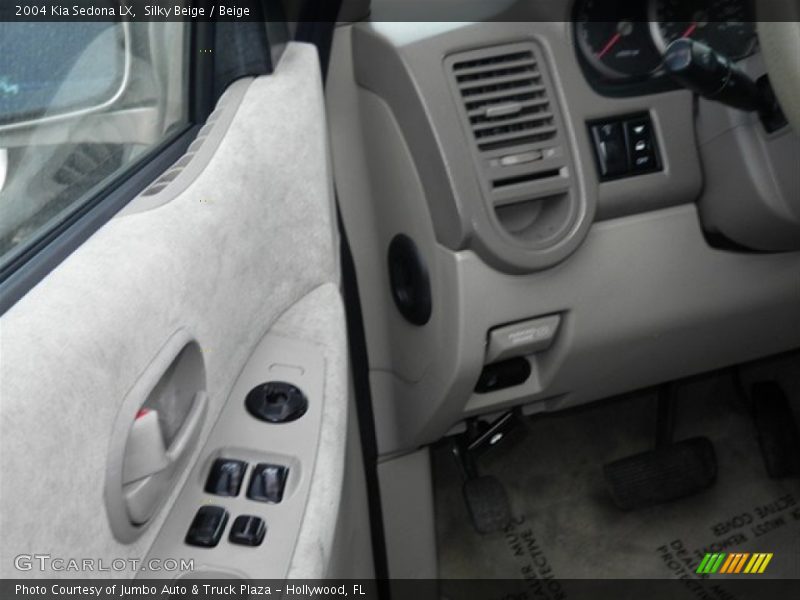 Silky Beige / Beige 2004 Kia Sedona LX