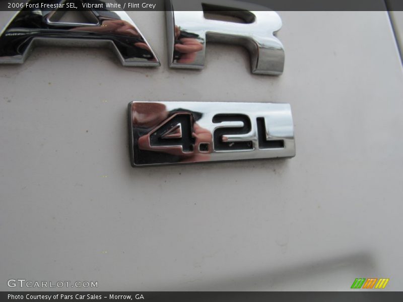 Vibrant White / Flint Grey 2006 Ford Freestar SEL