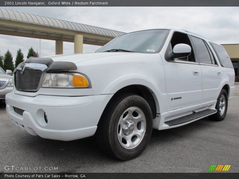 Oxford White / Medium Parchment 2001 Lincoln Navigator
