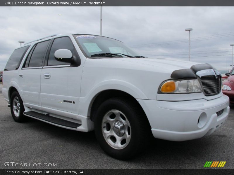 Oxford White / Medium Parchment 2001 Lincoln Navigator