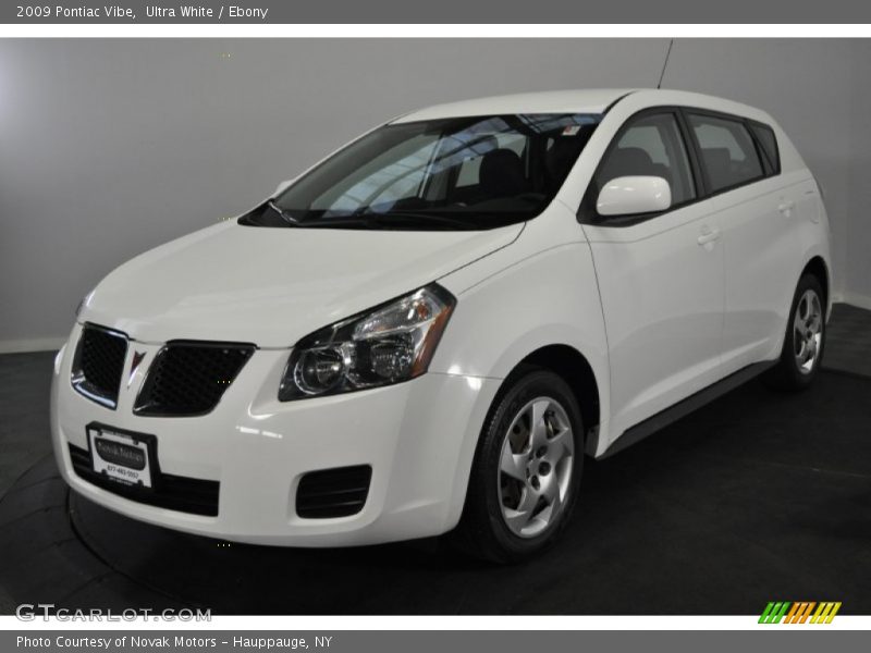Ultra White / Ebony 2009 Pontiac Vibe