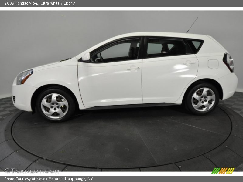 Ultra White / Ebony 2009 Pontiac Vibe