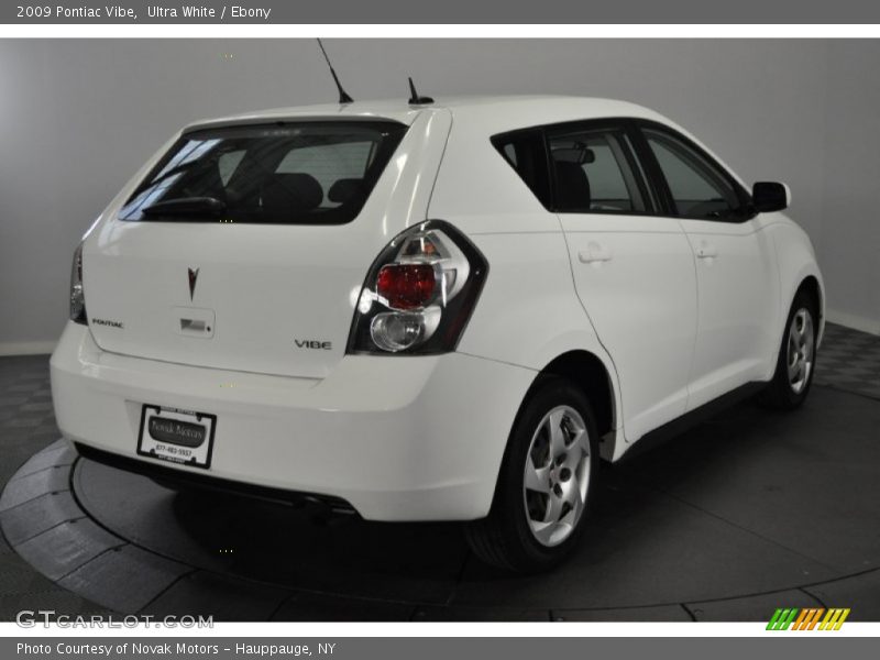Ultra White / Ebony 2009 Pontiac Vibe