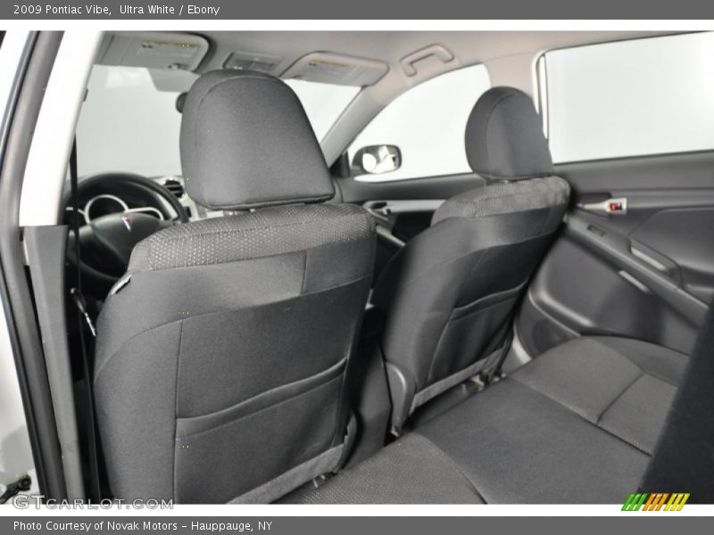 Ultra White / Ebony 2009 Pontiac Vibe