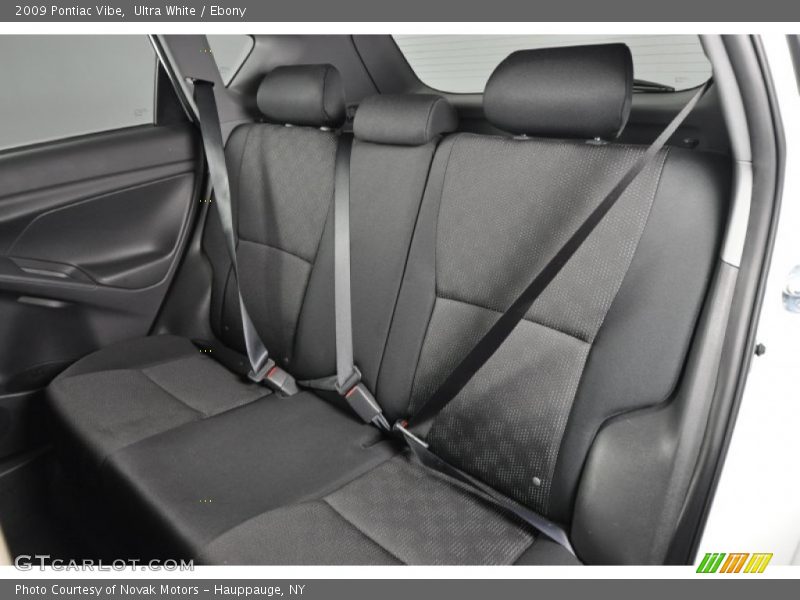 Ultra White / Ebony 2009 Pontiac Vibe