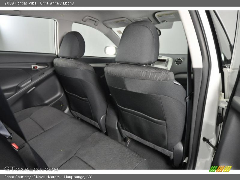 Ultra White / Ebony 2009 Pontiac Vibe