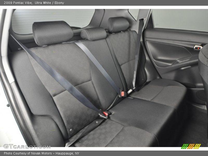 Ultra White / Ebony 2009 Pontiac Vibe