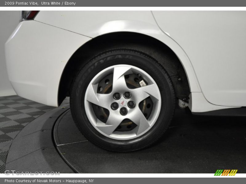 Ultra White / Ebony 2009 Pontiac Vibe