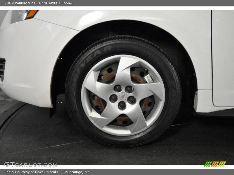 Ultra White / Ebony 2009 Pontiac Vibe