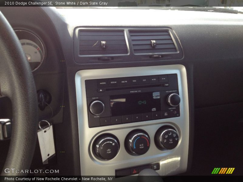 Stone White / Dark Slate Gray 2010 Dodge Challenger SE