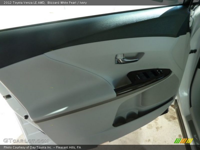 Blizzard White Pearl / Ivory 2012 Toyota Venza LE AWD