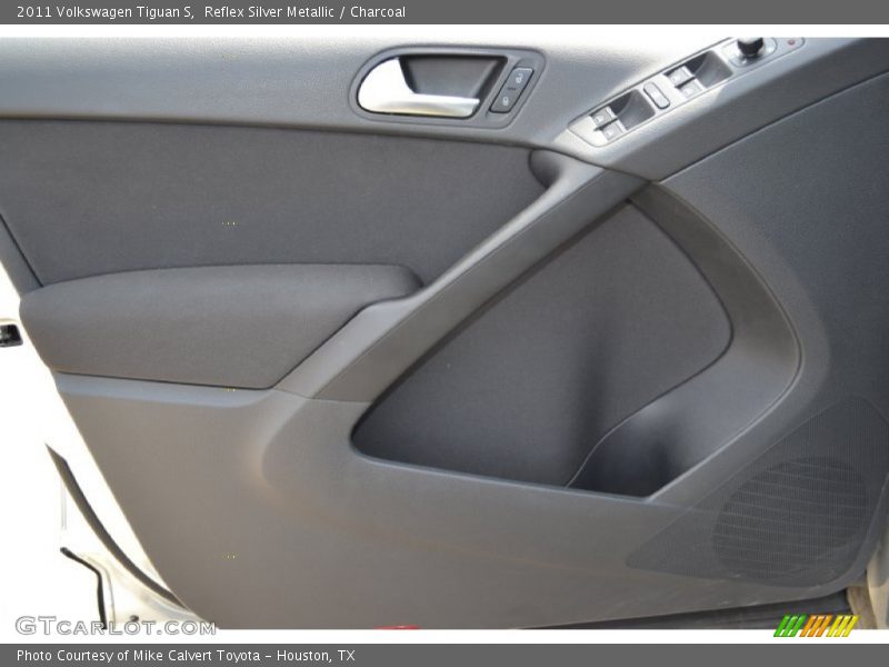 Reflex Silver Metallic / Charcoal 2011 Volkswagen Tiguan S