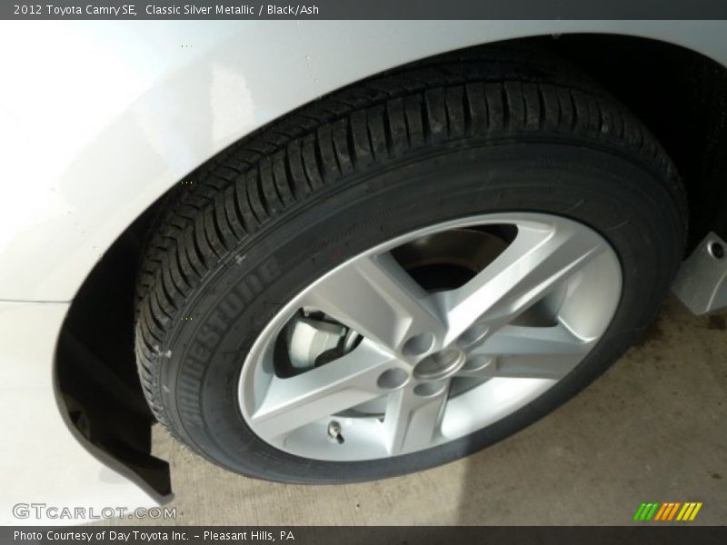Classic Silver Metallic / Black/Ash 2012 Toyota Camry SE