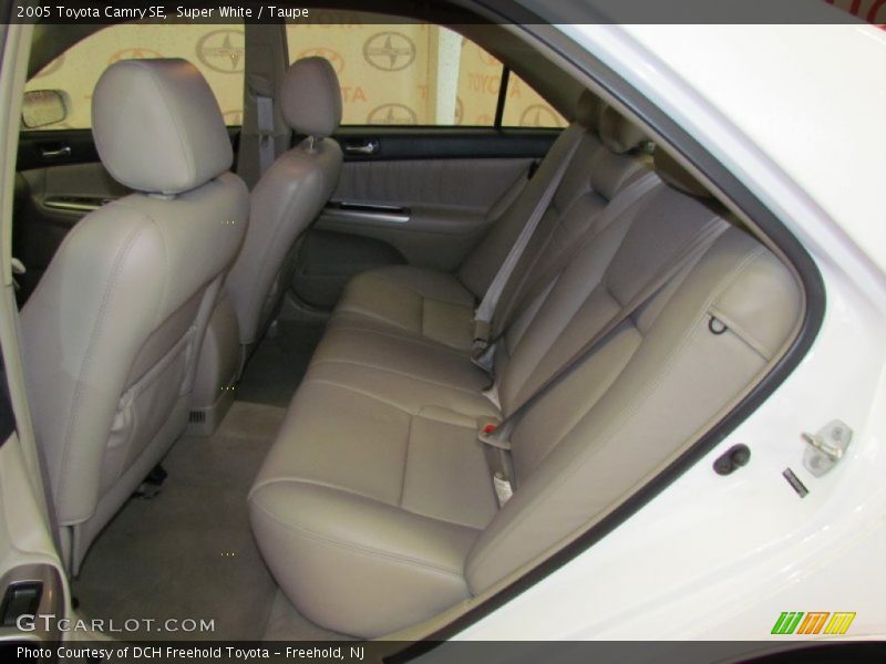 Super White / Taupe 2005 Toyota Camry SE