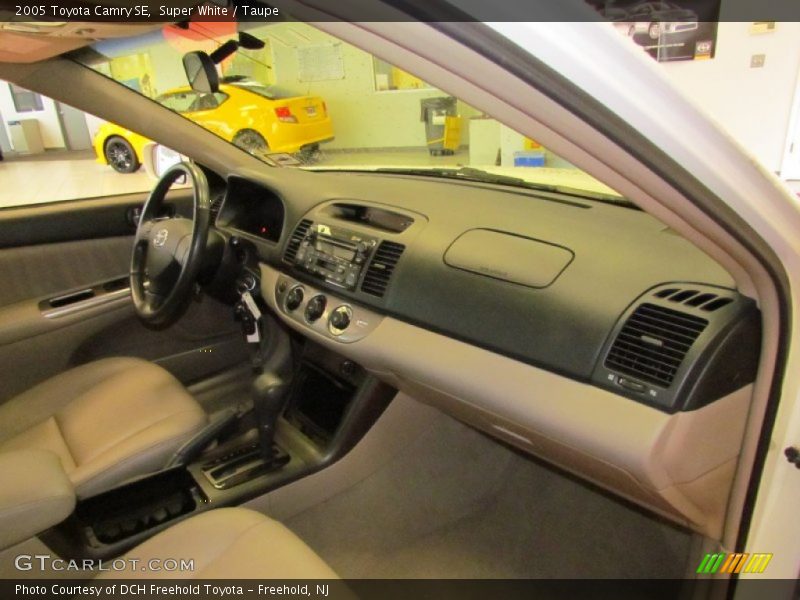 Super White / Taupe 2005 Toyota Camry SE