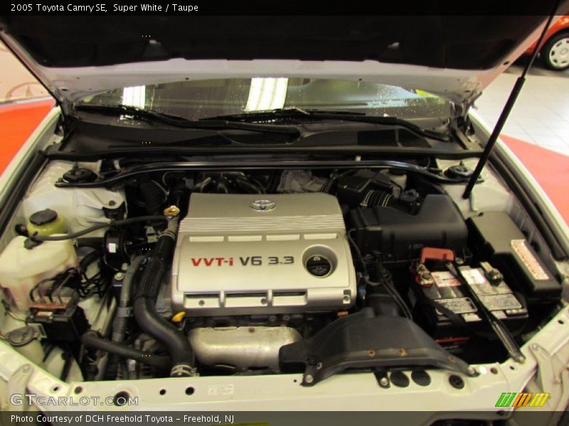 Super White / Taupe 2005 Toyota Camry SE