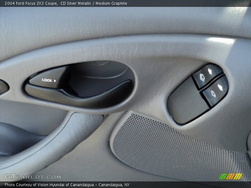 CD Silver Metallic / Medium Graphite 2004 Ford Focus ZX3 Coupe
