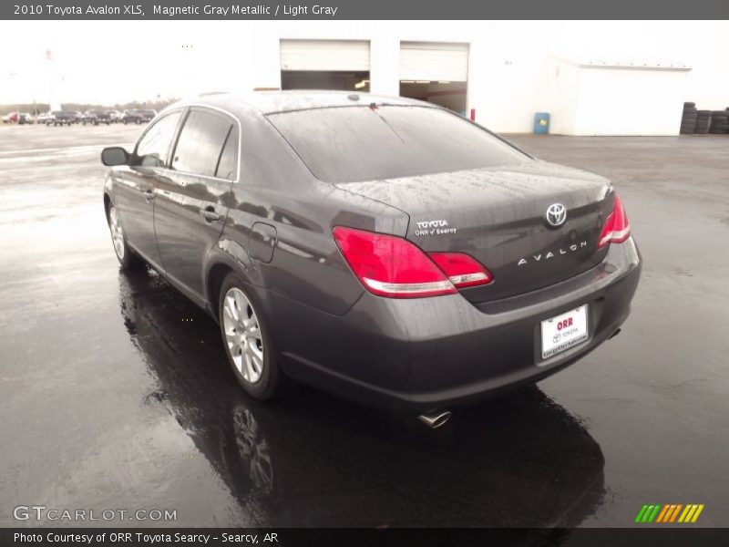 Magnetic Gray Metallic / Light Gray 2010 Toyota Avalon XLS