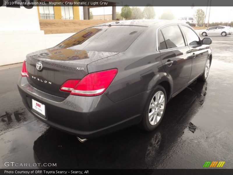 Magnetic Gray Metallic / Light Gray 2010 Toyota Avalon XLS