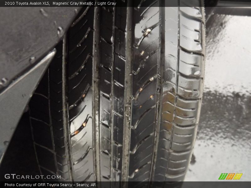 Magnetic Gray Metallic / Light Gray 2010 Toyota Avalon XLS