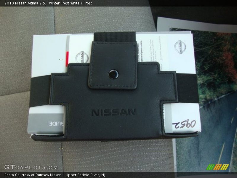 Winter Frost White / Frost 2010 Nissan Altima 2.5
