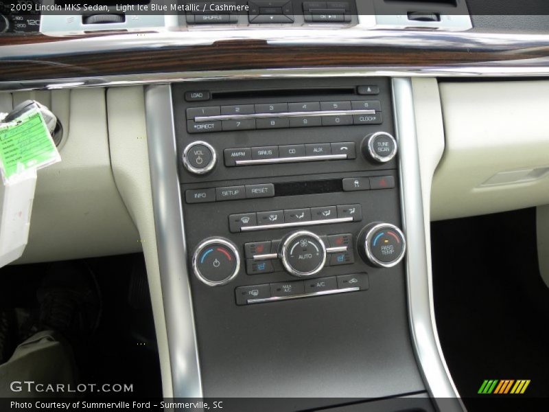 Controls of 2009 MKS Sedan
