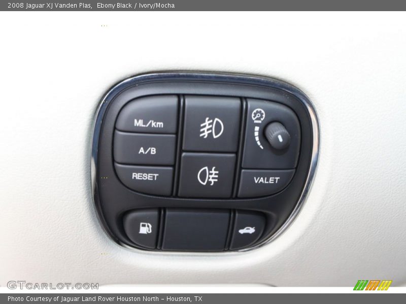 Controls of 2008 XJ Vanden Plas