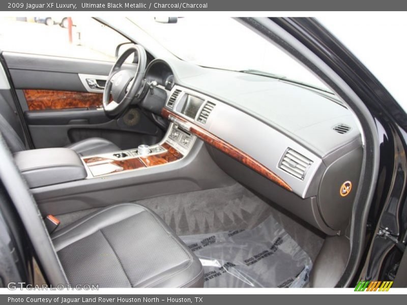 Ultimate Black Metallic / Charcoal/Charcoal 2009 Jaguar XF Luxury