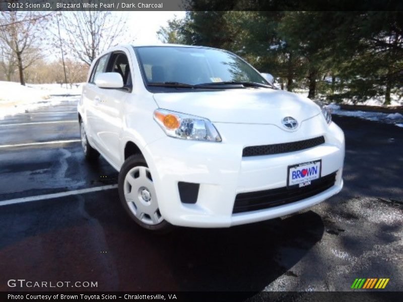 Blizzard White Pearl / Dark Charcoal 2012 Scion xD
