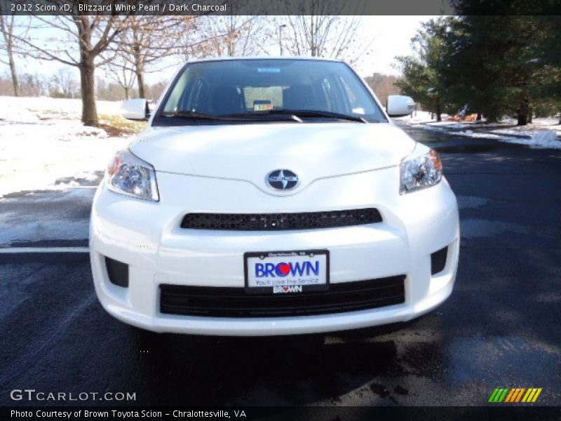 Blizzard White Pearl / Dark Charcoal 2012 Scion xD