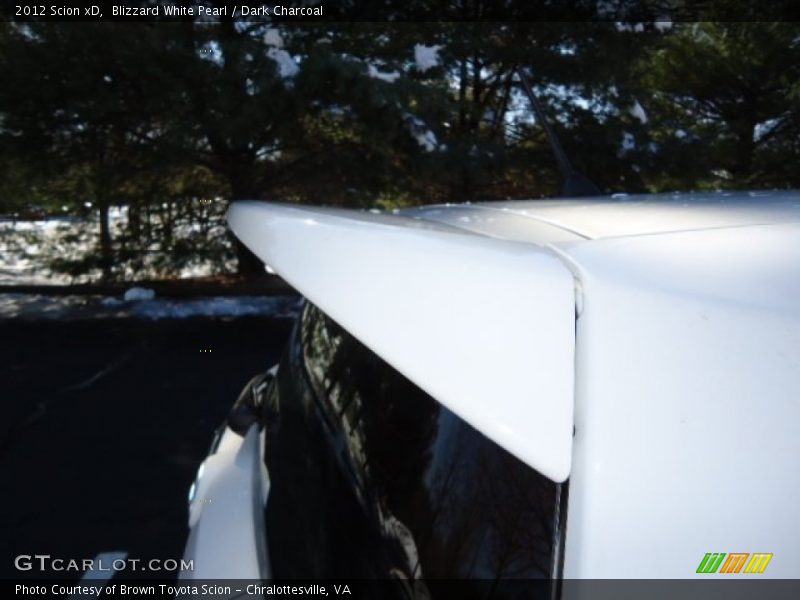 Blizzard White Pearl / Dark Charcoal 2012 Scion xD