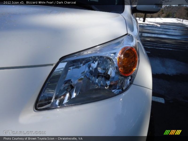 Blizzard White Pearl / Dark Charcoal 2012 Scion xD
