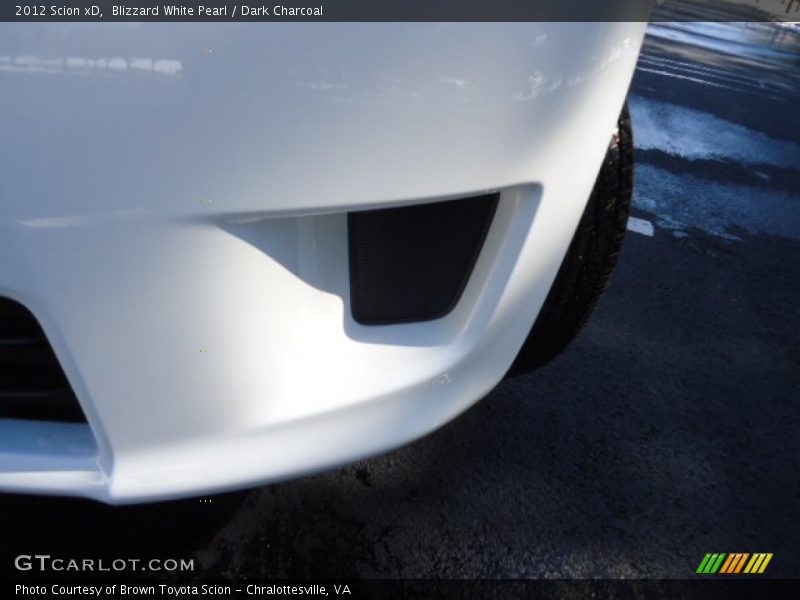 Blizzard White Pearl / Dark Charcoal 2012 Scion xD