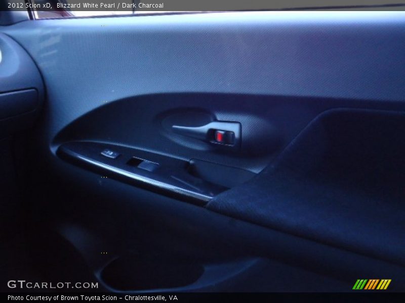 Blizzard White Pearl / Dark Charcoal 2012 Scion xD