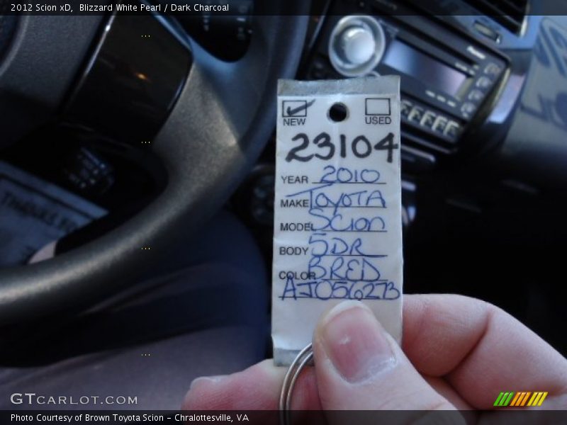 Blizzard White Pearl / Dark Charcoal 2012 Scion xD