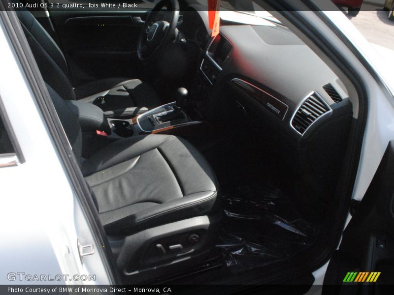 Ibis White / Black 2010 Audi Q5 3.2 quattro